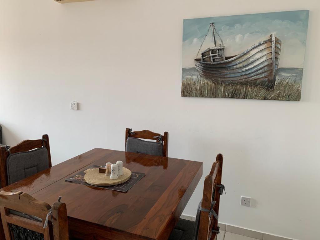 Comfortable 2 Bedroom Apartment In Popular Limnaria Gardens Paphos Buitenkant foto